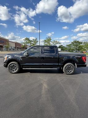 Black 2022 Ford F-150 XLT