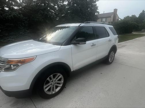 White 2013 Ford Explorer XLT