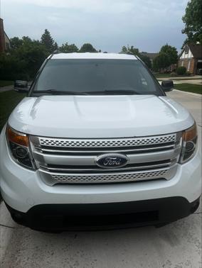 White 2013 Ford Explorer XLT