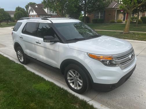 White 2013 Ford Explorer XLT