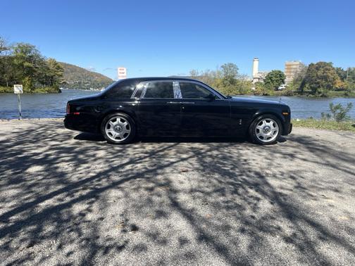 Black 2005 Rolls-Royce Phantom VI Base