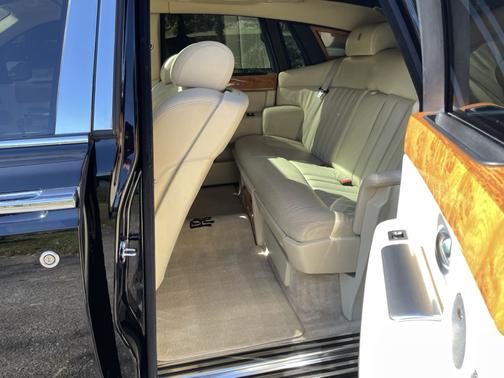 Black 2005 Rolls-Royce Phantom VI Base