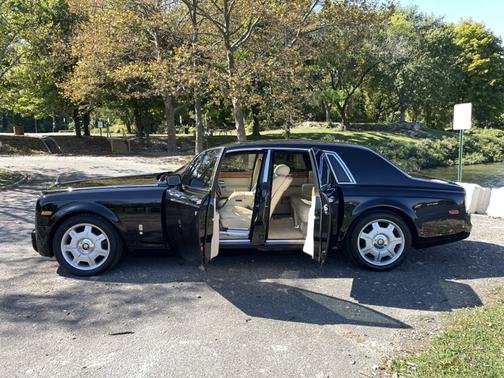 Black 2005 Rolls-Royce Phantom VI Base