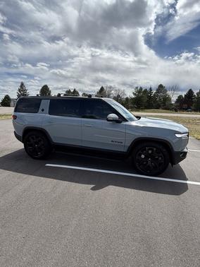Gray 2025 Rivian R1S Adventure Dual-Motor Large Pack