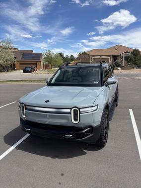 Gray 2025 Rivian R1S Adventure Dual-Motor Large Pack