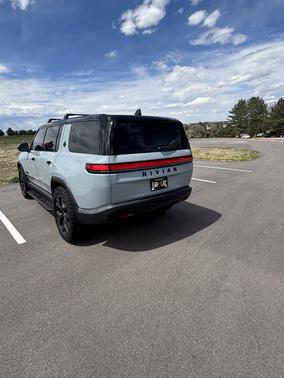Gray 2025 Rivian R1S Adventure Dual-Motor Large Pack