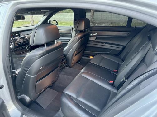 2015 BMW 750 i