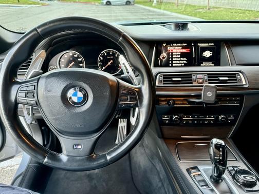 2015 BMW 750 i