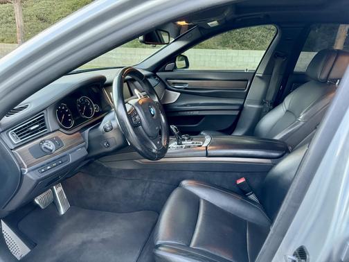 2015 BMW 750 i