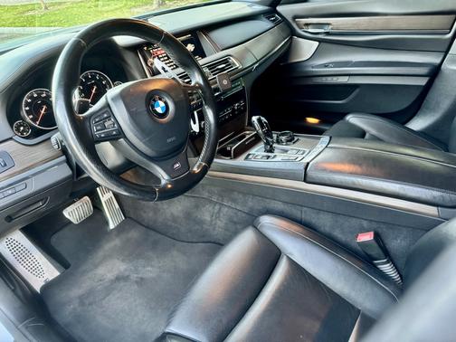 2015 BMW 750 i