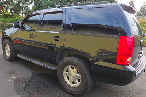 Black 2011 GMC Yukon SLE