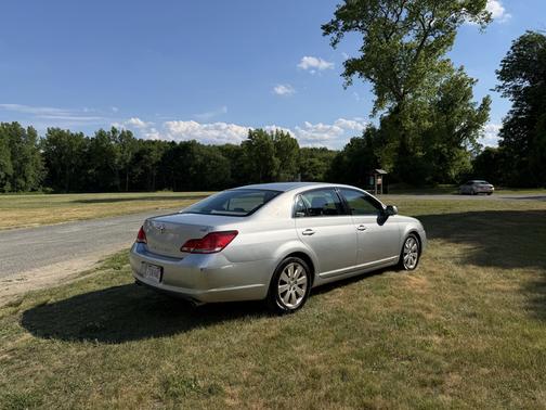 Silver 2006 Toyota Avalon XL
