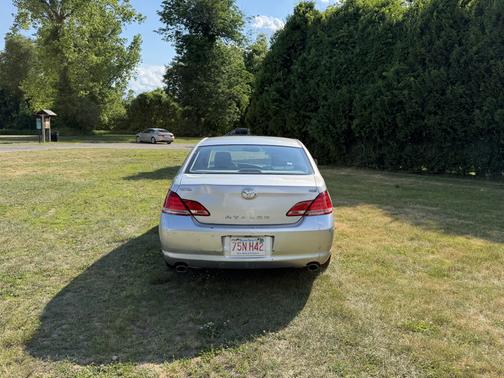 Silver 2006 Toyota Avalon XL