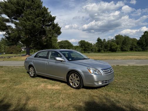 Silver 2006 Toyota Avalon XL