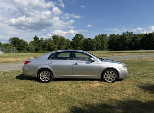 Silver 2006 Toyota Avalon XL