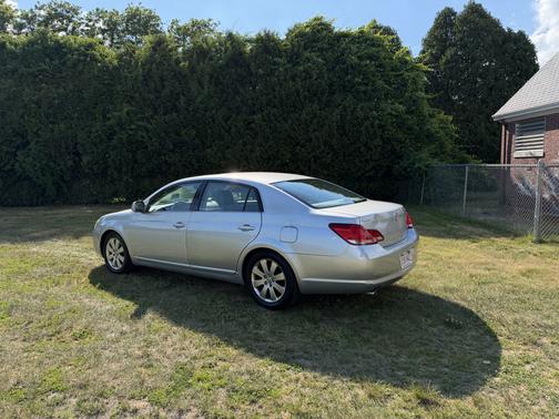 Silver 2006 Toyota Avalon XL