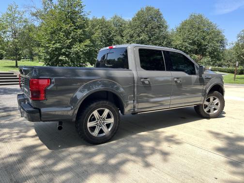 Photo 4 of 10 of 2018 Ford F-150 Lariat