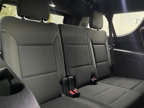 2023 Chevrolet Suburban LS