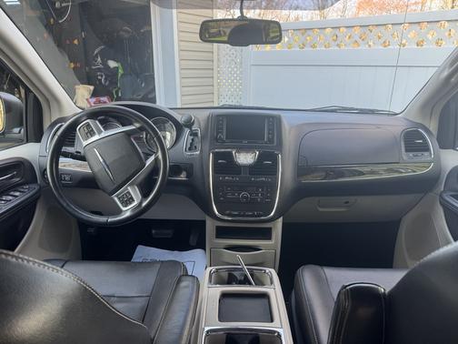 2013 Chrysler Town & Country Touring