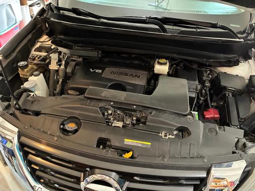 White 2020 Nissan Pathfinder SV