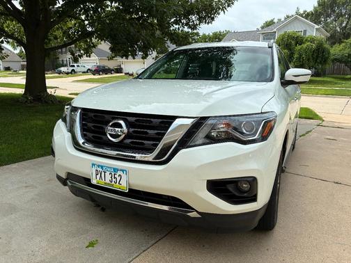 White 2020 Nissan Pathfinder SV