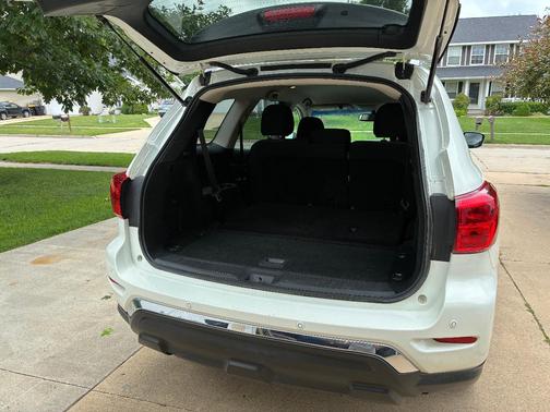 White 2020 Nissan Pathfinder SV