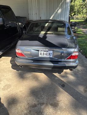 Blue 2000 Jaguar XJ8 Base