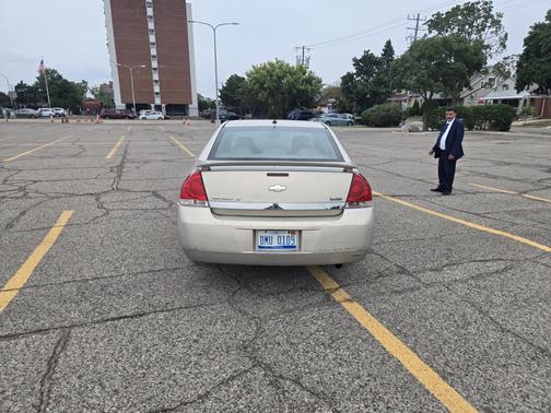 Gold 2008 Chevrolet Impala LT