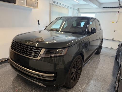2025 Land Rover Range Rover P550e SE SWB