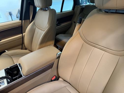 2025 Land Rover Range Rover P550e SE SWB