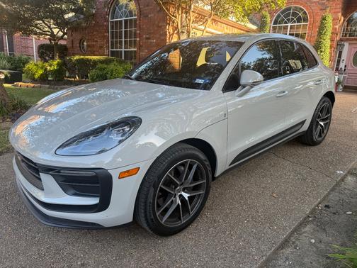 Gray 2022 Porsche Macan Macan