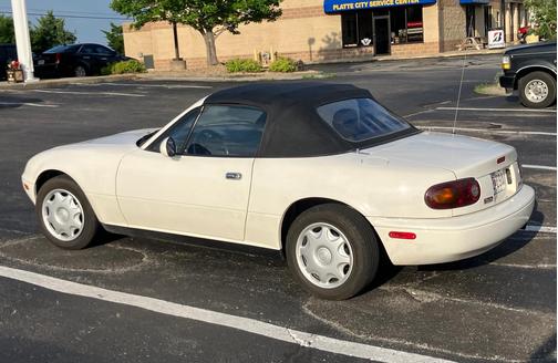 White 1995 Mazda MX-5 Miata Base