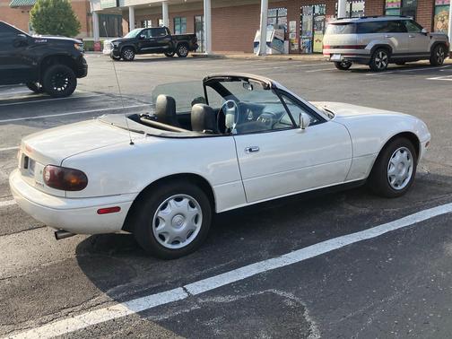 White 1995 Mazda MX-5 Miata Base