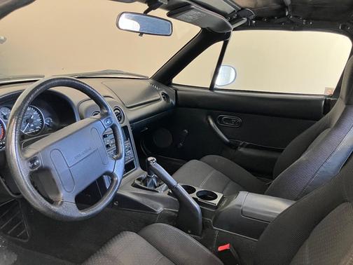 White 1995 Mazda MX-5 Miata Base