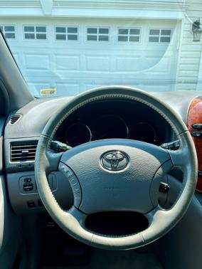 2010 Toyota Sienna XLE Limited