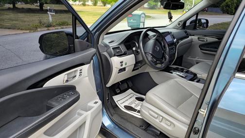 Blue 2016 Honda Pilot Elite