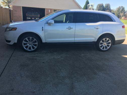 2013 Lincoln MKT Base