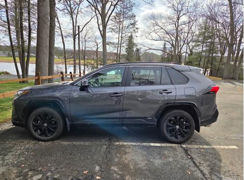 2024 Toyota RAV4 Hybrid SE