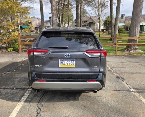 2024 Toyota RAV4 Hybrid SE