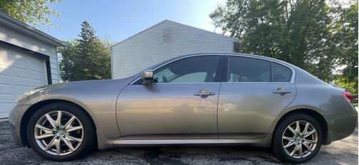 2009 INFINITI G37 x