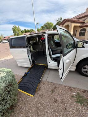 White 2012 Dodge Grand Caravan SE/AVP