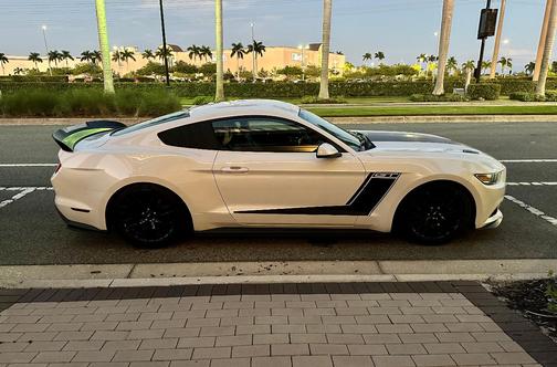 White 2017 Ford Mustang GT Premium