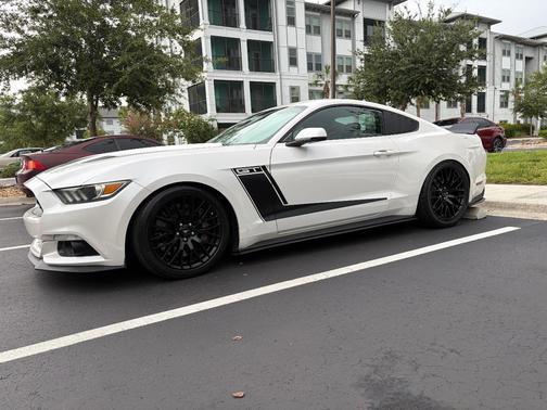 White 2017 Ford Mustang GT Premium