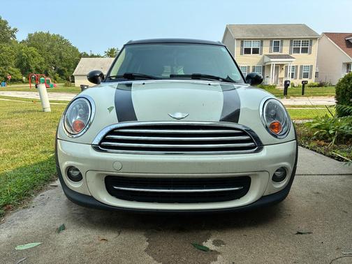 Beige 2014 MINI Clubman Cooper