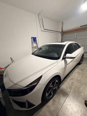 White 2023 Hyundai ELANTRA HEV Limited