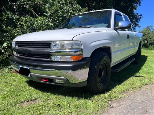 White 2000 Chevrolet Silverado 1500 LS Extended Cab