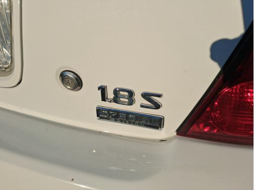 White 2005 Nissan Sentra 1.8 S