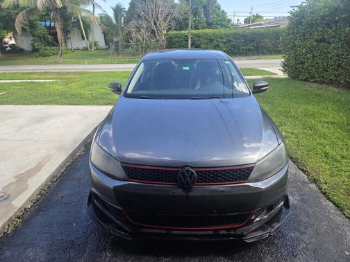 Gray 2013 Volkswagen Jetta SE