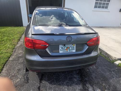 Gray 2013 Volkswagen Jetta SE