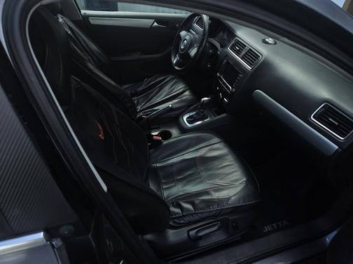 Gray 2013 Volkswagen Jetta SE